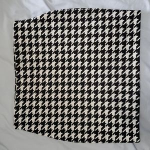 Express Houndstooth Mini Skirt, size small, never worn